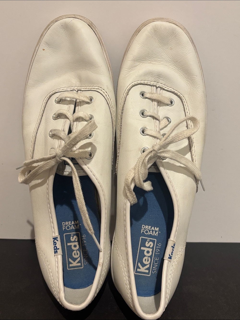 Keds White Leather Lace-Up Sneakers with Blue Insole sz 8.5
